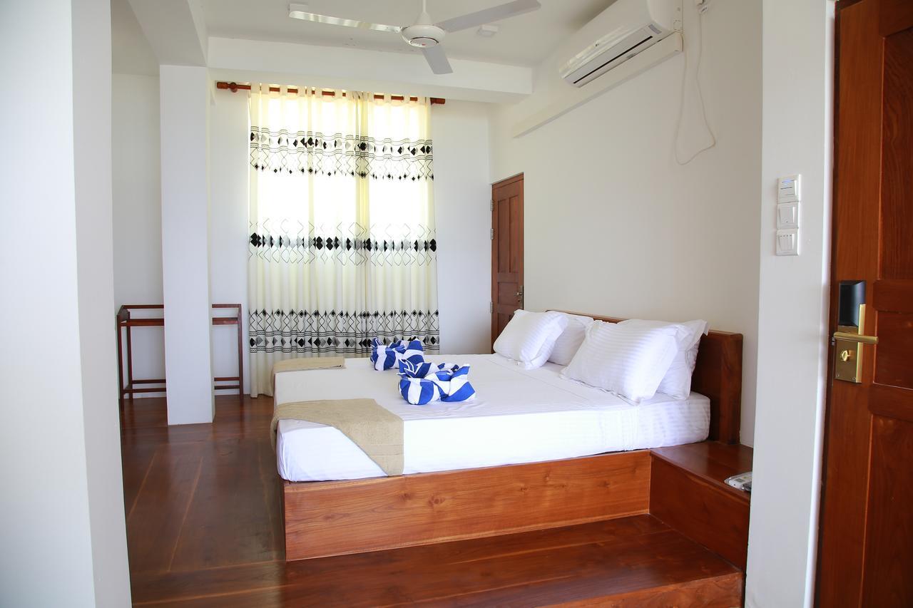 Wave Beach Resort Unawatuna Exteriör bild