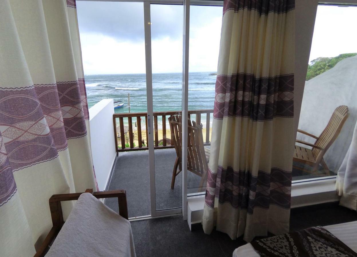 Wave Beach Resort Unawatuna Exteriör bild